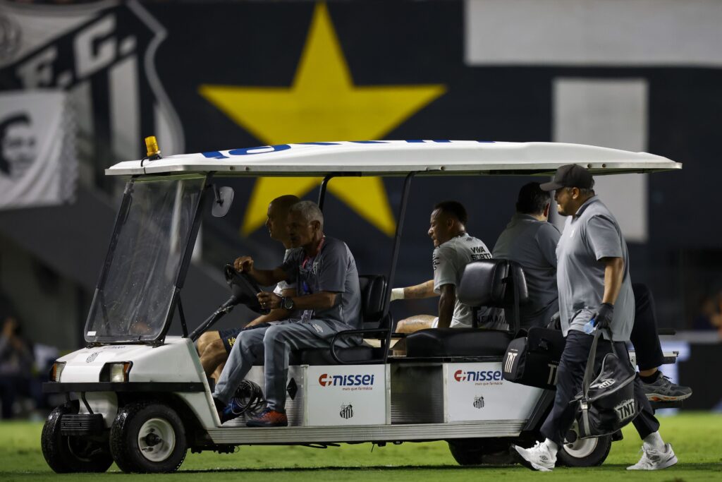lesionado,-neymar-completa-um-mes-sem-atuar-pelo-santos