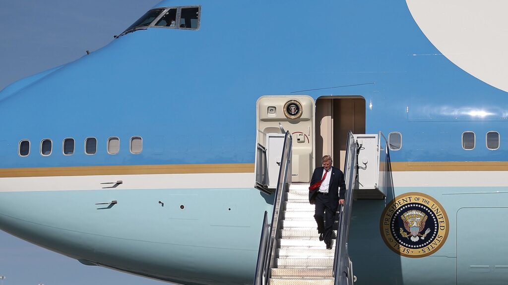 por-que-o-aviao-do-catar-presenteado-a-trump-pode-virar-dor-de-cabeca?