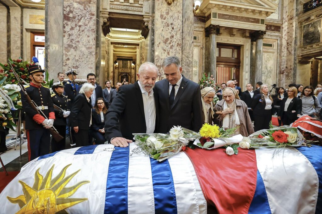 lula-comparece-ao-velorio-de-pepe-mujica-no-uruguai