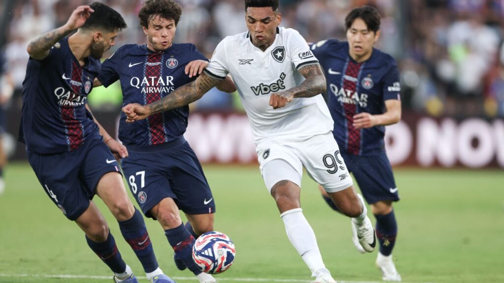 jornal-frances-detona-brasileiro-na-vitoria-do-botafogo-sobre-o-psg:-‘estranha-passividade’