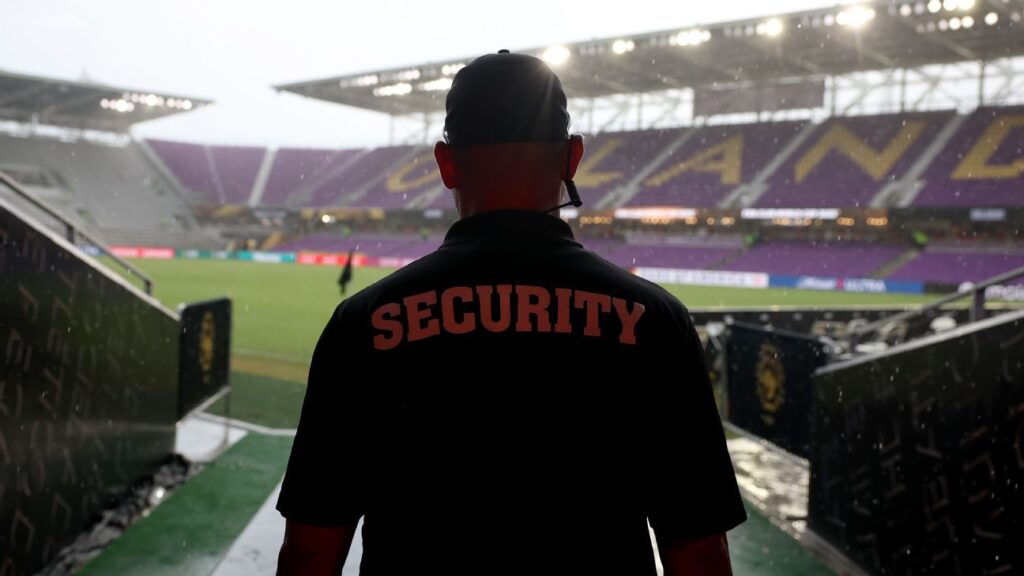 alerta-climatico:-por-que-jogos-do-mundial-de-clubes-sao-paralisados-e-como-fifa-toma-decisoes