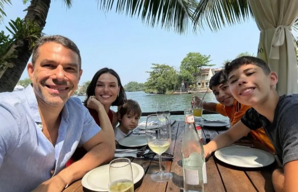 marcus-buaiz-celebra-aniversario-do-filho-em-familia-com-a-presenca-de-isis-valverde