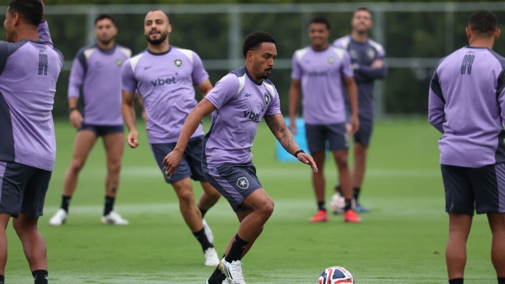 botafogo-faz-misterio-e-tem-ausencia-em-parte-de-treino-para-decisao