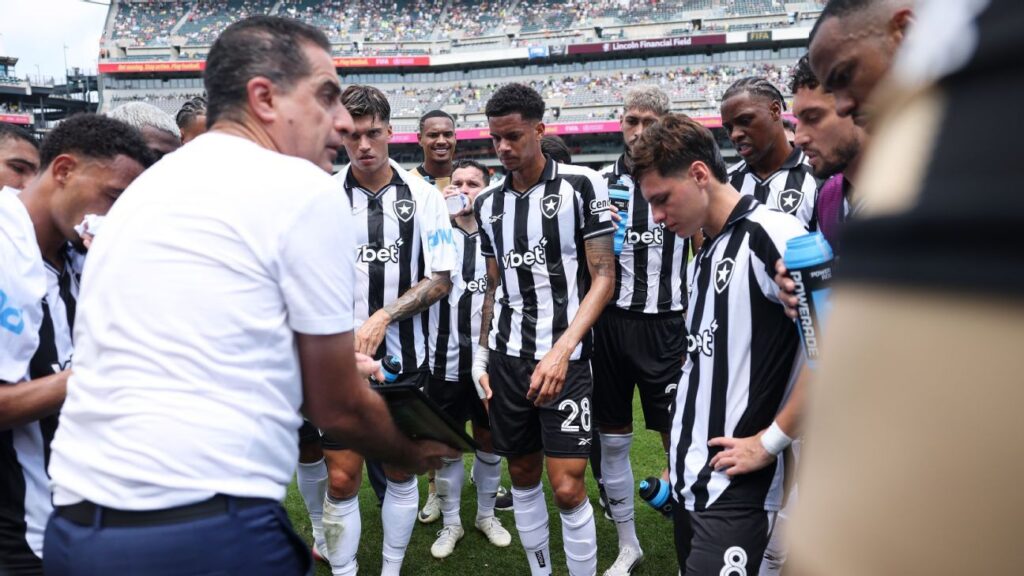 botafogo-demite-renato-paiva-apos-eliminacao-no-mundial-de-clubes