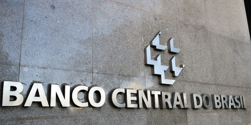contas-publicas-tem-deficit-de-r$-33,7-bilhoes-em-maio