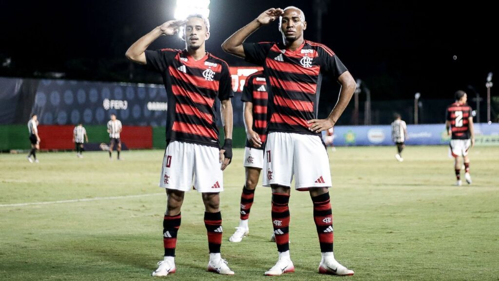 cruzeiro-faz-oferta-de-quase-r$-23-milhoes-por-jovem-do-flamengo,-que-avalia-negocio