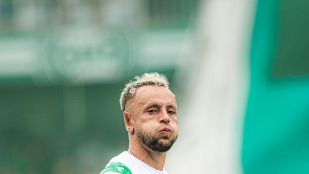 rafinha-chora-e-confirma-aposentadoria-aos-39-anos