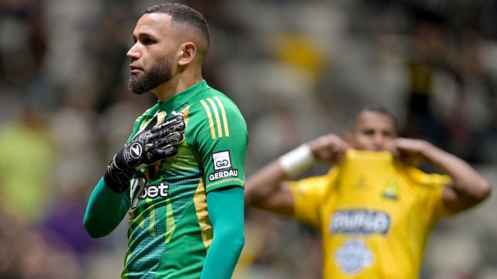 heroi-do-atletico-mg-revela-reacao-de-hulk-com-cartao-amarelo