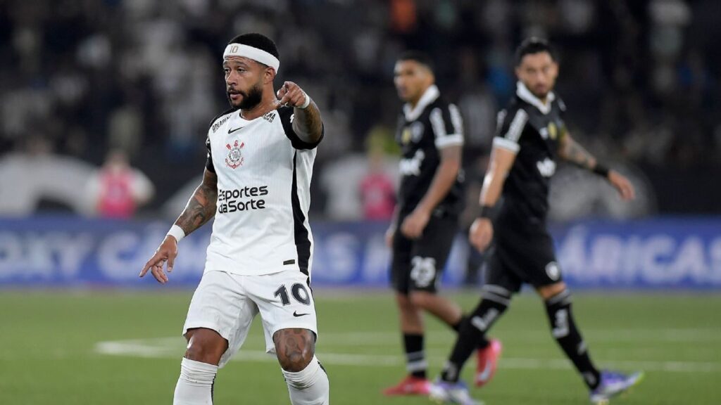memphis-depay-entra-e-arranca-empate-para-o-corinthians-contra-o-botafogo-no-brasileirao
