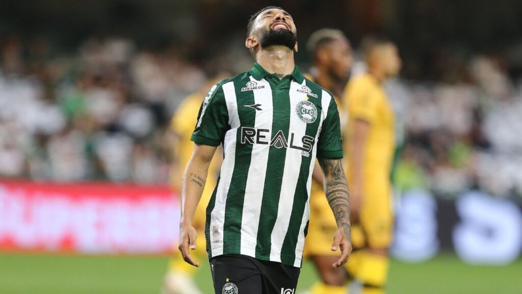 coritiba-tropeca-no-amazonas-e-perde-chance-de-assumir-a-lideranca-da-serie-b-do-brasileirao