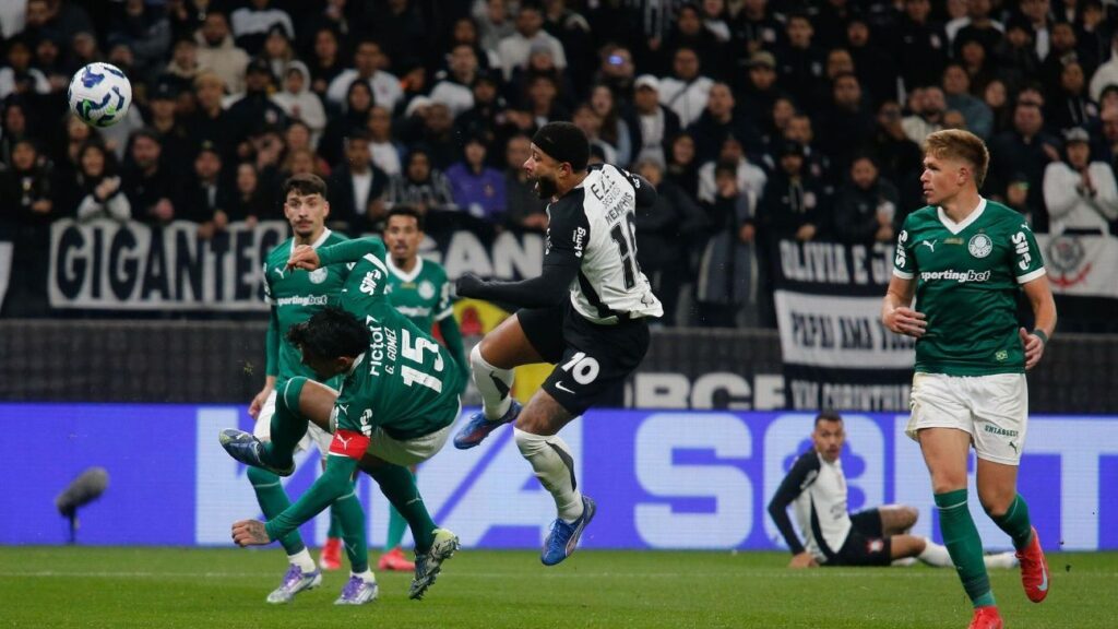 imagem-forte:-memphis-depay-revela-como-ficou-a-perna-apos-lance-em-corinthians-x-palmeiras