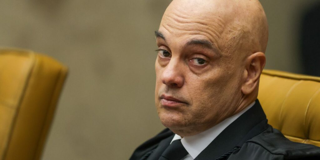moraes-compara-atos-de-eduardo-bolsonaro-nos-eua-a-tentativa-de-golpe