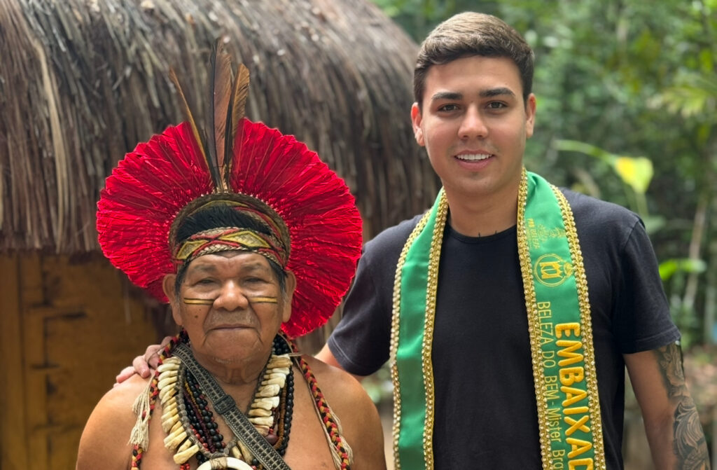 mister-brasil-wilker-manoel-soares-visita-tribo-pataxo-durante-viagem-a-porto-seguro