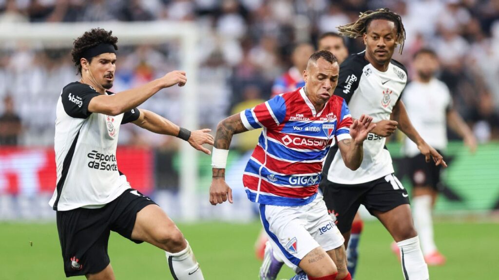 corinthians-recorre-a-estrelas-no-2o-tempo-e-busca-empate-com-fortaleza
