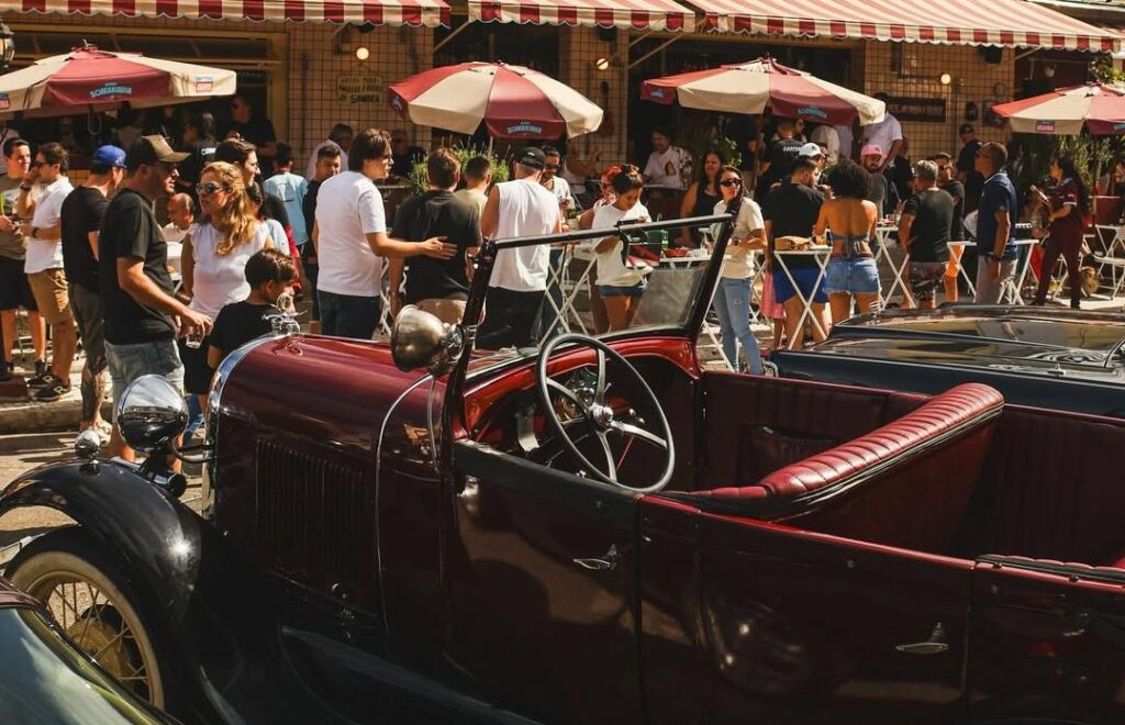 encontro-de-carros-antigos-do-boteco-sombrinha-reune-400-pessoas-e-celebra-geracoes