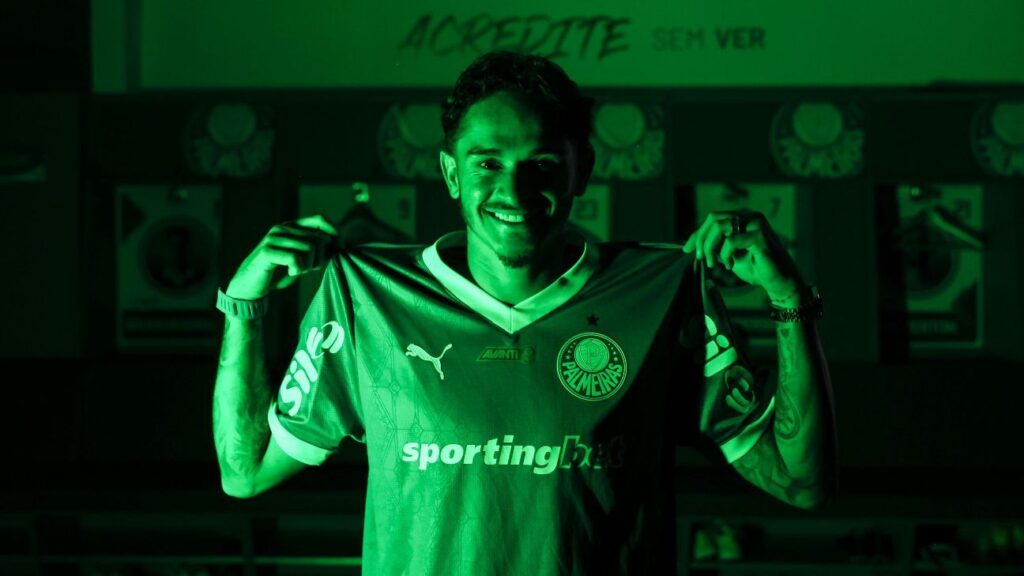 palmeiras-anuncia-a-contratacao-do-lateral-khellven,-ex-athletico-pr