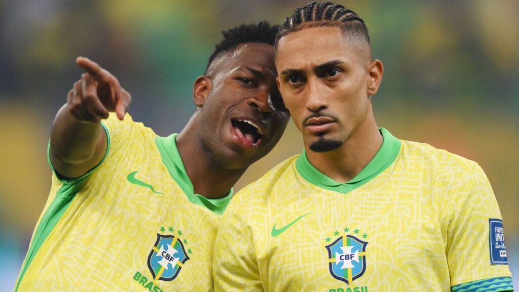 vinicius-jr.-e-raphinha-sao-indicados-a-bola-de-ouro;-veja-a-lista-completa