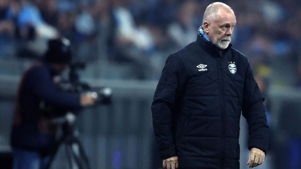 mano-desabafa-apos-derrota-do-gremio-e-promete:-‘se-nao-acontecer-a-curto-prazo,-nao-vou-atrapalhar’