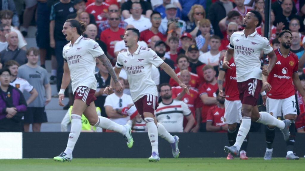 arsenal-aproveita-falha-bizarra-de-goleiro,-cala-old-trafford-e-vence-united