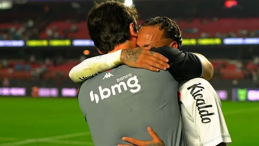 neymar-chora-muito-e-e-consolado-por-diniz-apos-santos-x-vasco
