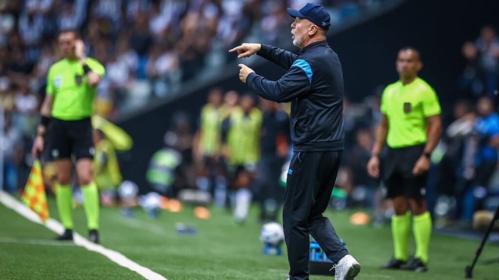 mano-desabafa-apos-gremio-vencer-atletico-mg-e-condena-ataque-a-delegacao:-‘e-injustificavel’