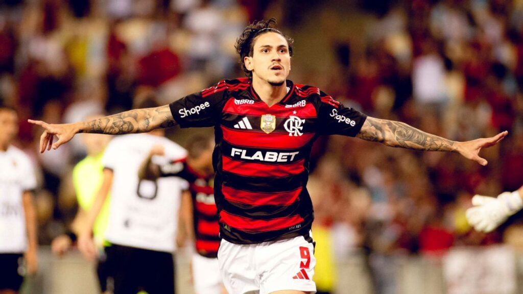 pedro-supera-leonidas-da-silva-e-cola-em-bebeto-no-ranking-de-maiores-artilheiros-do-flamengo