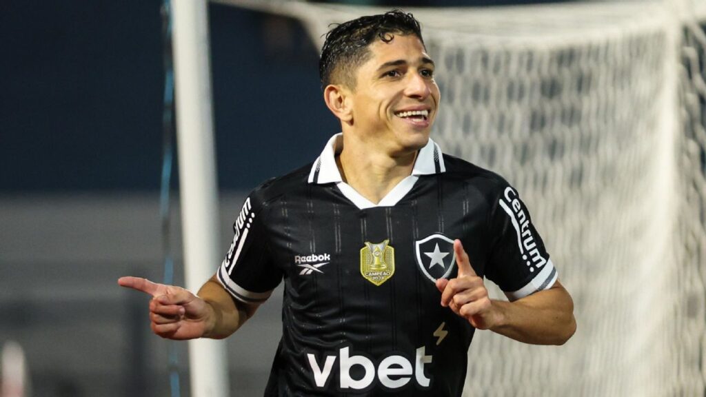 savarino-recusa-turquia-e-qatar-e-fica-no-botafogo