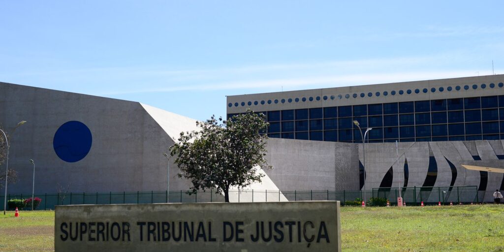 marluce-caldas-e-carlos-brandao-tomam-posse-como-ministros-do-stj