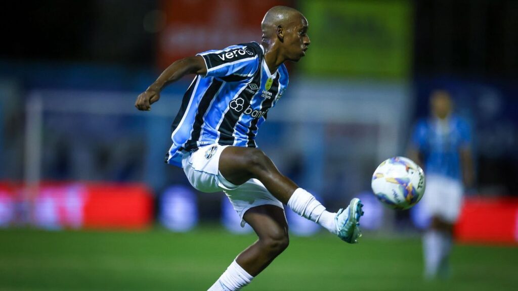 gremio-recebe-oferta-de-quase-r$-100-milhoes-do-shakhtar-pelo-meia-gabriel-mec