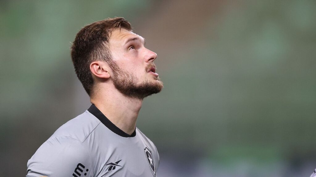 lucas-perri-aciona-saf-do-botafogo-na-justica-e-cobra-“bolada”