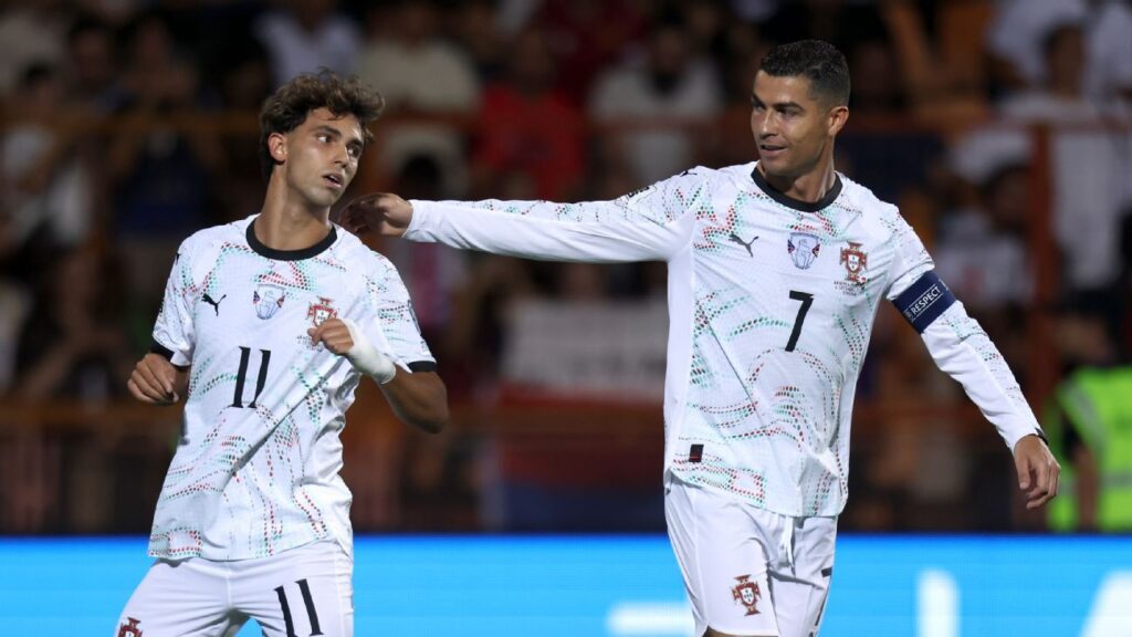 cristiano-ronaldo-destroi-com-dois-gols,-e-portugal-goleia-armenia-em-jogo-com-homenagens-a-jota