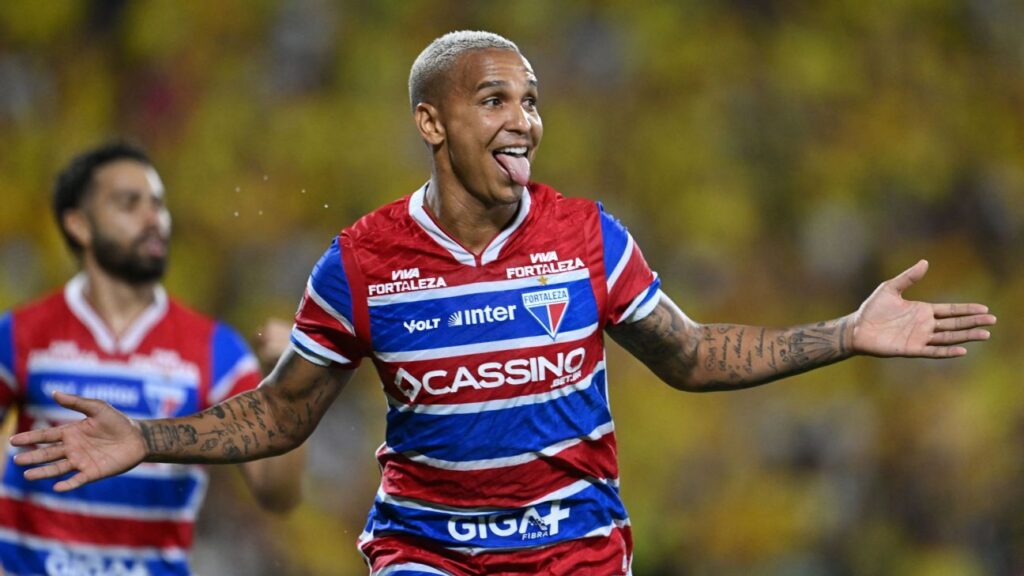 fortaleza-reintegra-deyverson-e-outros-afastados-apos-chegada-de-palermo