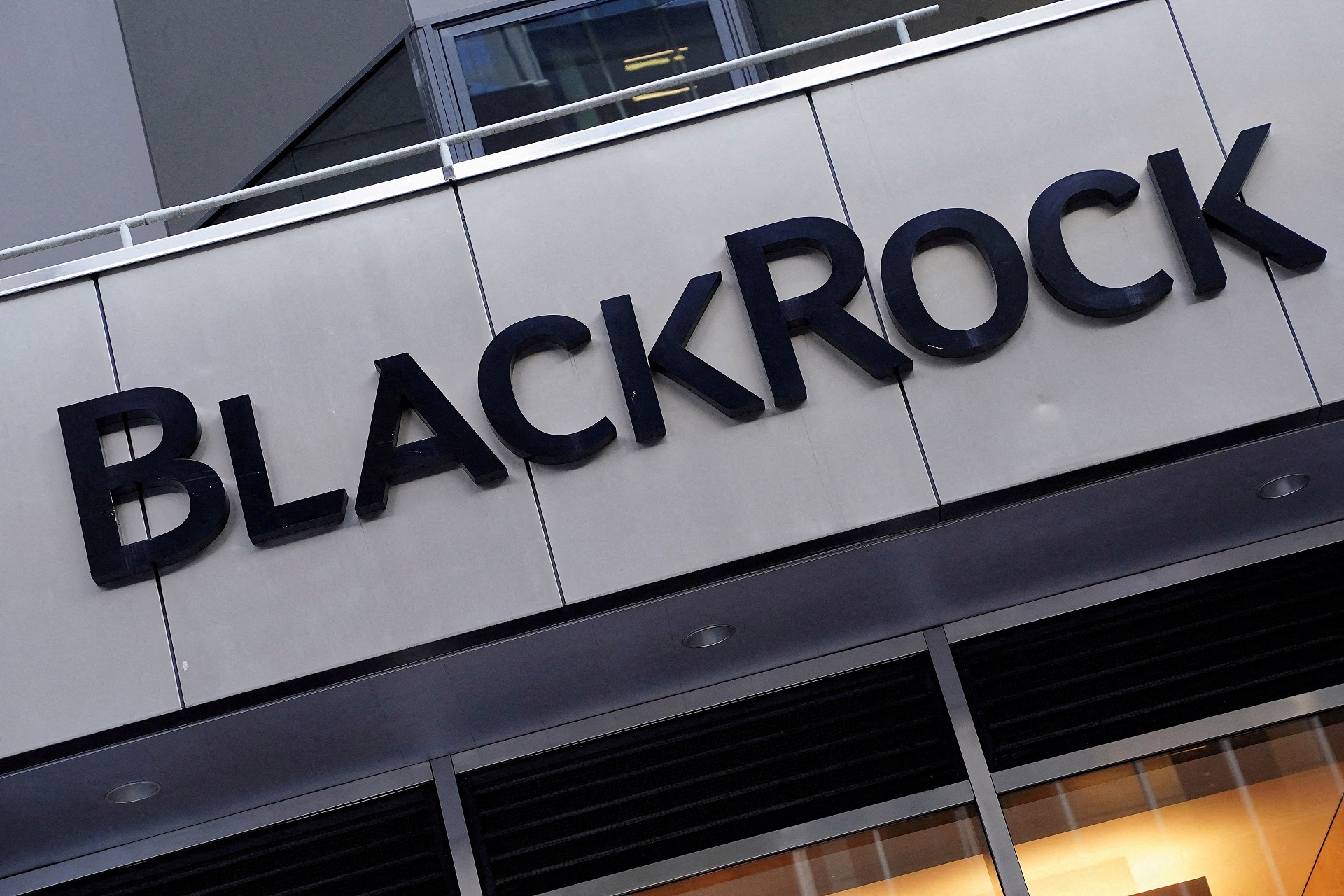 blackrock-e-b3-lancam-29-novos-bdrs-de-etfs-globais-na-bolsa-brasileira