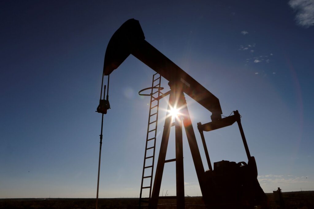 petroleo-recua-apos-tres-altas-seguidas-em-meio-a-decisao-do-fed-e-sancoes-a-russia