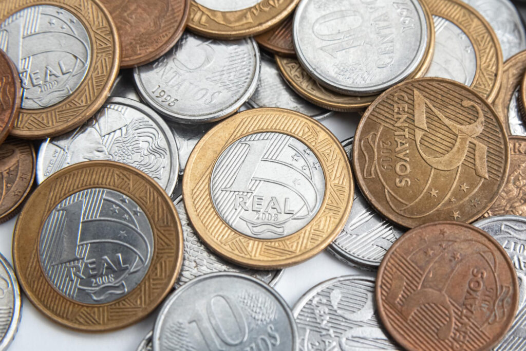 selic-(ainda)-em-15%:-como-investir-na-bolsa,-renda-fixa,-fundos-e-no-exterior? 