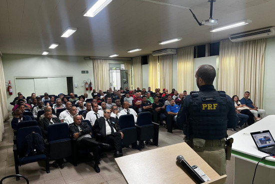 secretaria-de-educacao-firma-parceria-com-a-prf-para-a-semana-nacional-do-transito