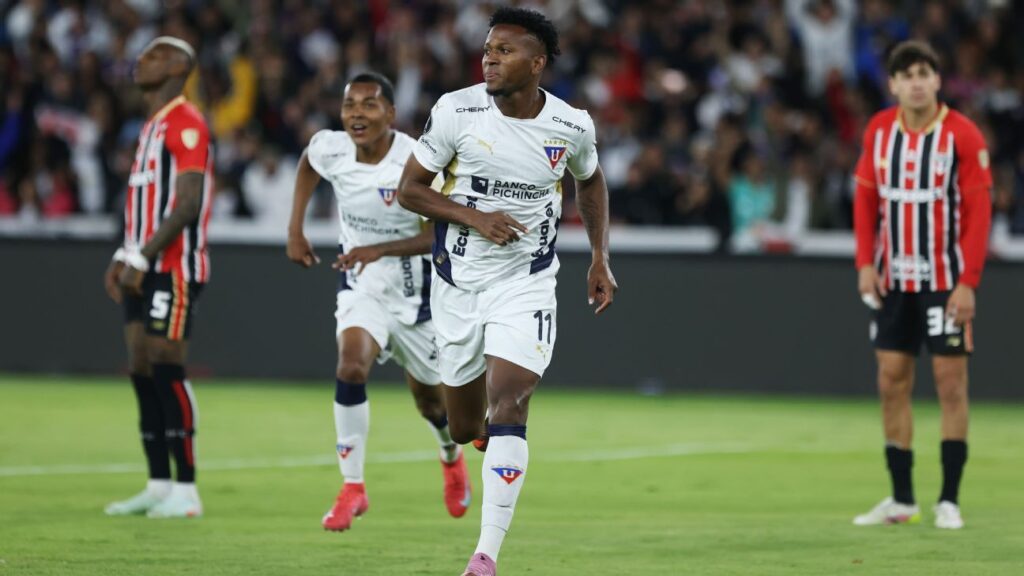 sao-paulo-abusa-dos-erros-defensivos,-perde-para-a-ldu-e-se-complica-na-libertadores