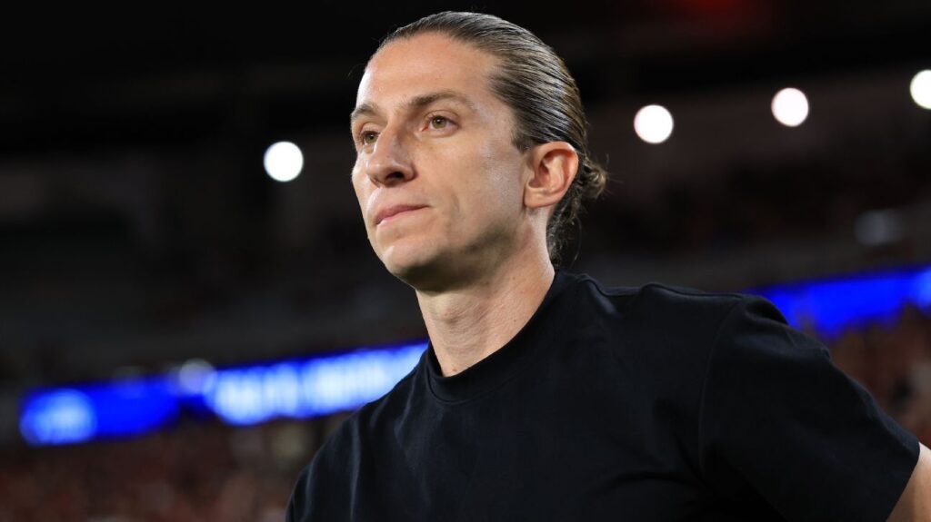 arrogante,-prepotente,-desconcentrado:-filipe-luis-dispara-contra-arbitro-de-flamengo-x-estudiantes