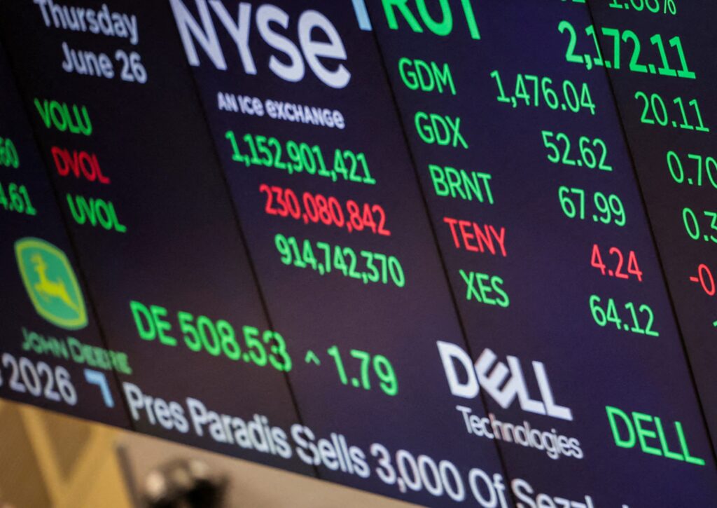 queda-de-juros-nos-eua-e-selic-alta:-como-fica-a-tese-de-investimento-no-exterior?