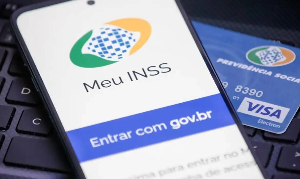 fila-do-inss-aumenta-e-chega-a-2,6-milhoes-de-pedidos-de-beneficios-em-agosto