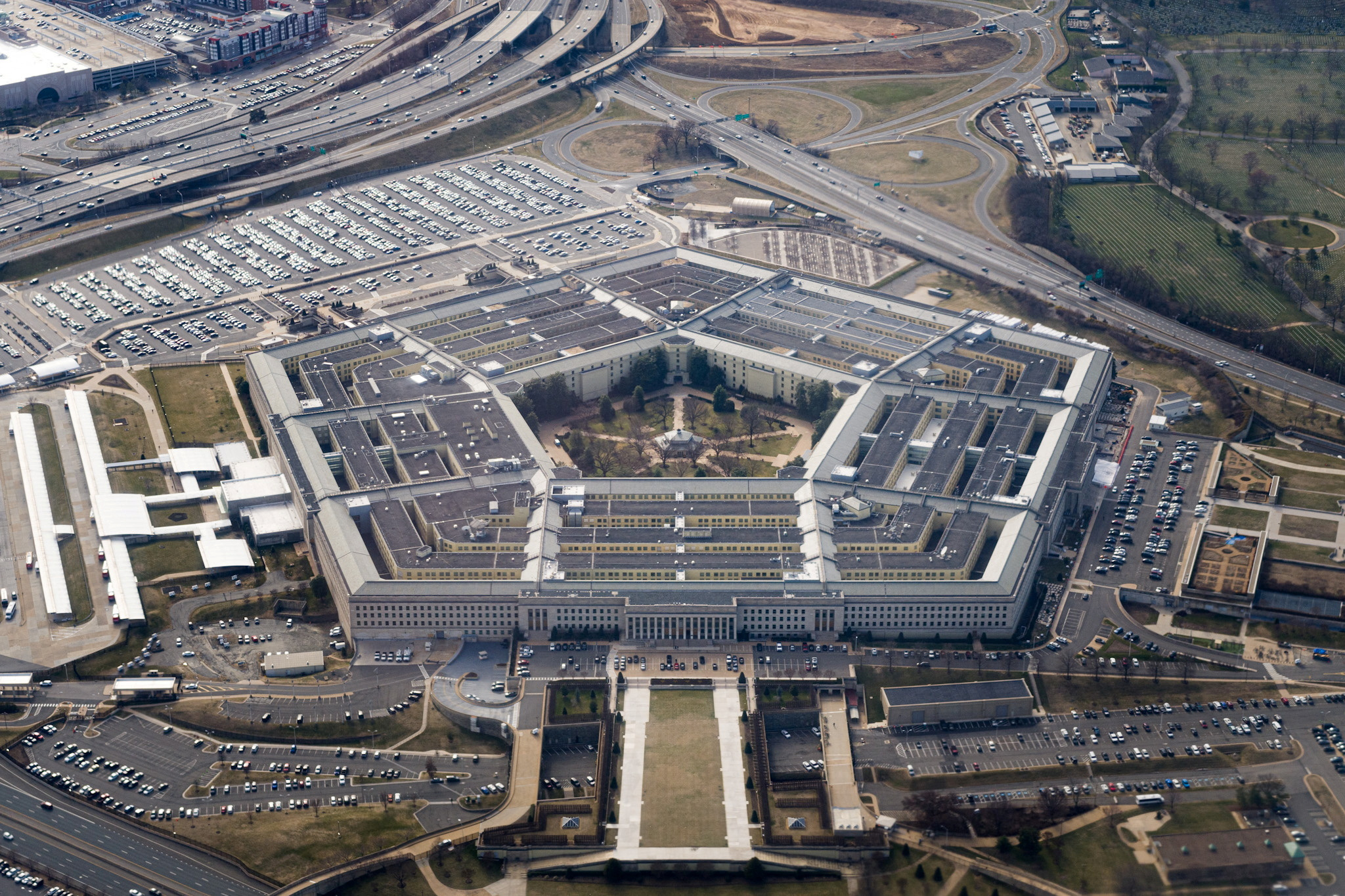 pentagono-impoe-restricoes-a-jornalistas-e-limita-acesso-a-informacoes-militares