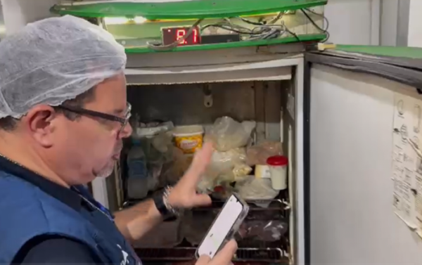 restaurantes-com-baratas-e-60-kg-de-alimentos-estragados-sao-interditados-em-vila-isabel