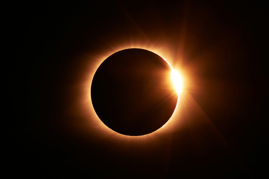 assista:-eclipse-solar-acontece-neste-domingo-(21);-confira-de-onde-podera-ser-visto