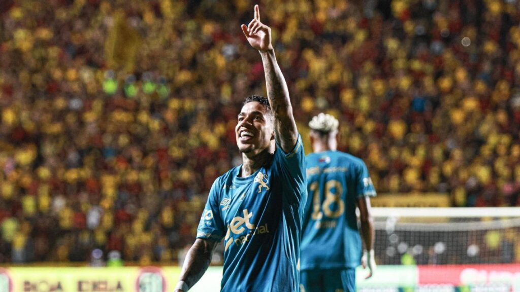 sport-bate-o-corinthians-com-golaco-e-vence-a-primeira-em-casa-no-brasileirao