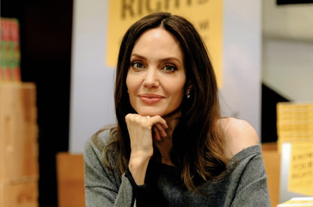 angelina-jolie-diz-que-eua-vivem-‘tempos-dificeis’:-‘nao-reconheco-meu-pais’