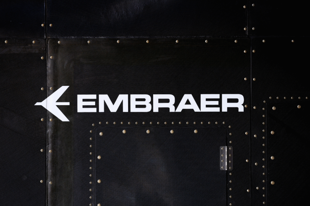 embraer-(embr4)-recebe-pedido-de-ate-74-aeronaves-da-latam