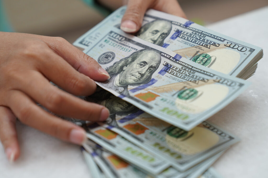 6-dicas-para-comprar-dolar-antes-de-viajar