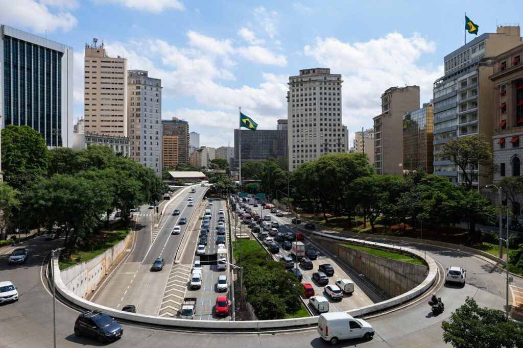 ate-quando-vai-frio-em-sao-paulo?-clima-de-‘invernico’-derruba-temperatura-na-capital