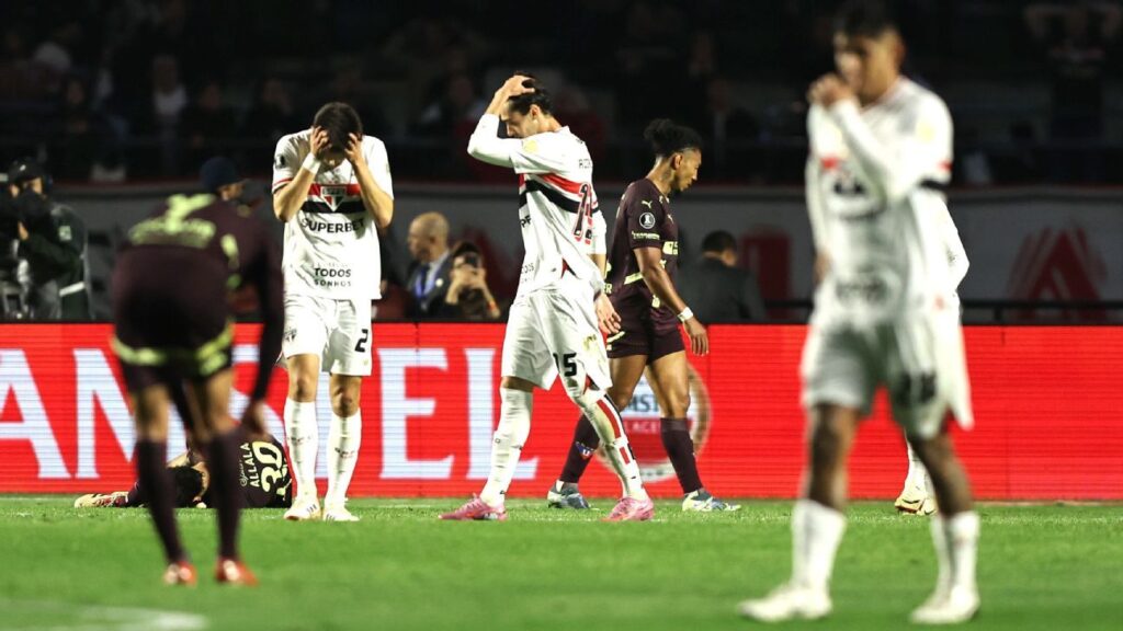 torcida-do-sao-paulo-xinga-casares-e-ironiza-proprio-time-com-‘ole’-em-eliminacao-na-libertadores