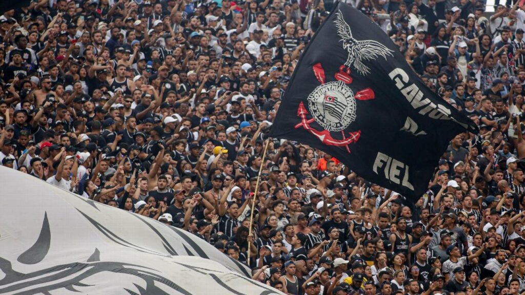 organizadas-do-corinthians-cobram-elenco-em-reuniao-no-ct:-‘escolhem-jogos-que-vao-correr-mais’